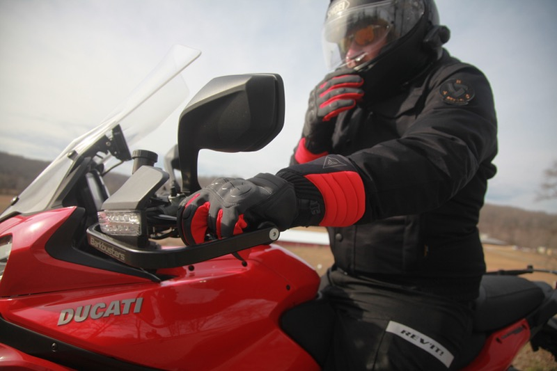 Illustration for article titled How To Make Motorcycling In The Cold Not Suck